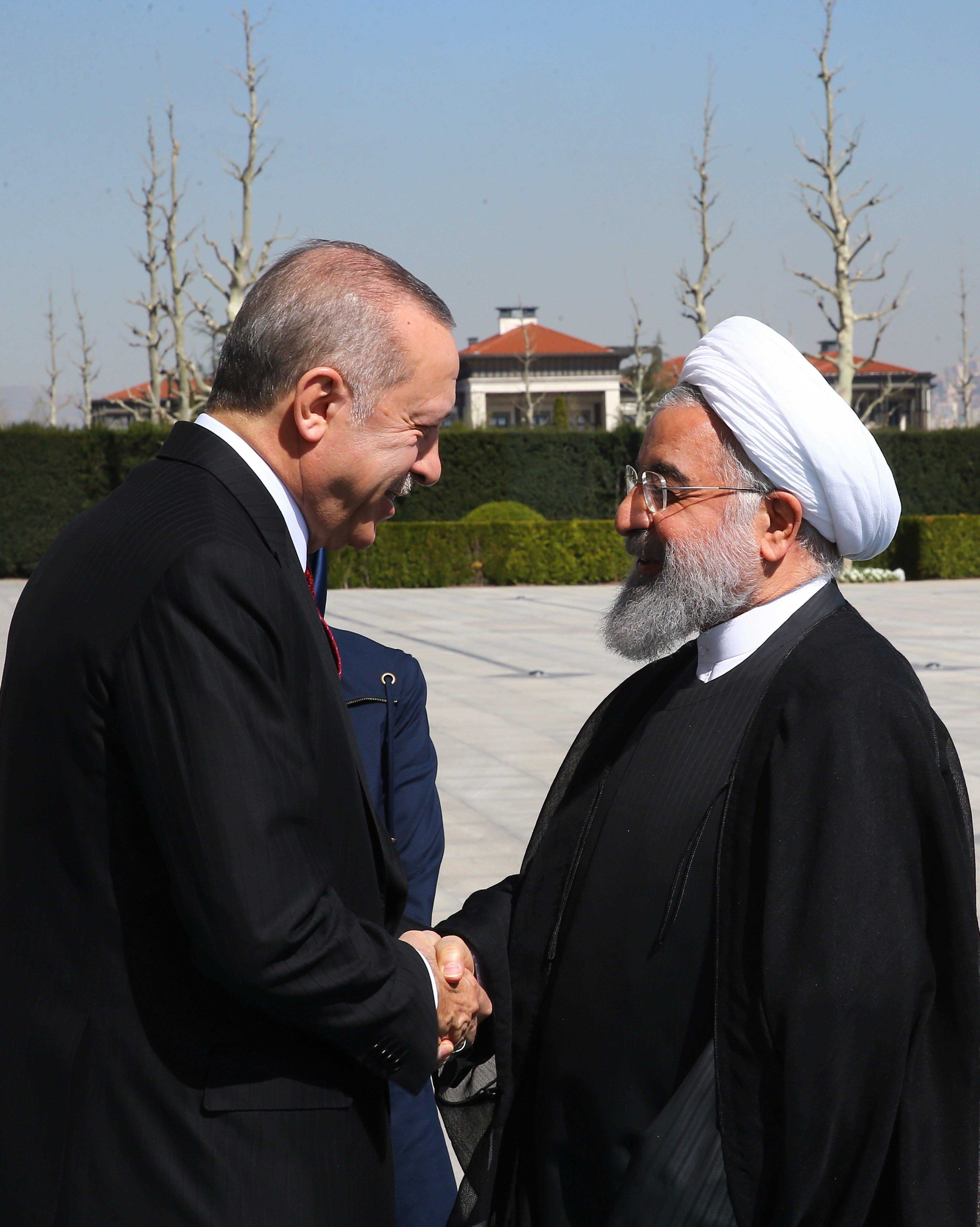 Erdoğan İran Cumhurbaşkanı Hasan Ruhani ile görüştü