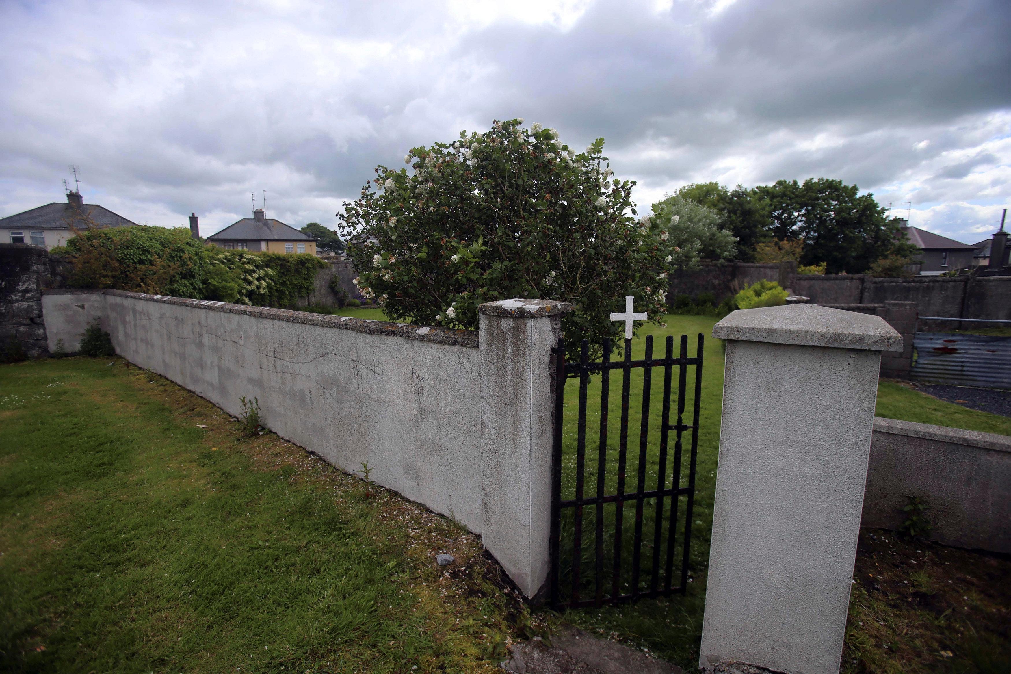 İrlandada toplu mezar bulundu