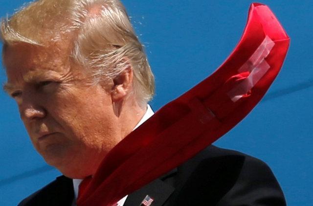 Trump kravatını neden bantlıyor