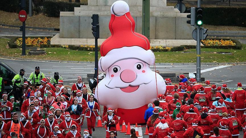 Madridde binlerce kişi Noel Baba koşusuna katıldı