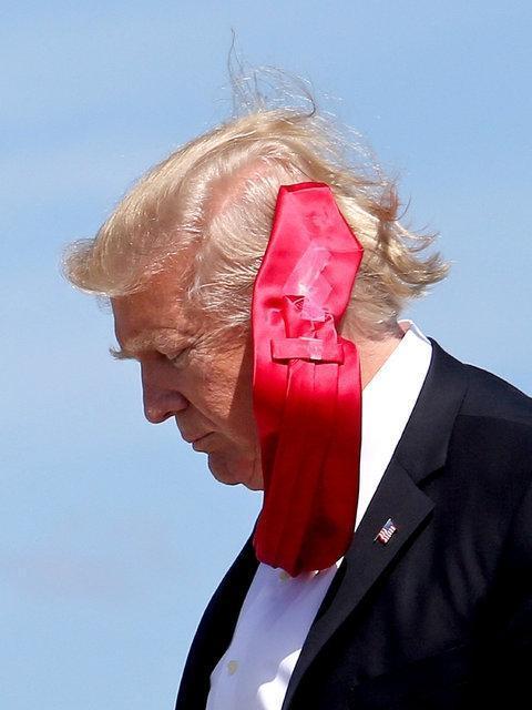 Trump kravatını neden bantlıyor