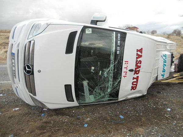 Kayseride yolcu minibüsü ile otomobil çarpıştı: 13 yaralı