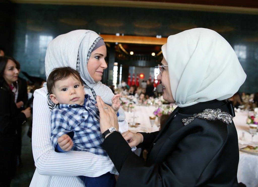 Emine Erdoğan Türkiyenin önde gelen kadınlarını ağırladı