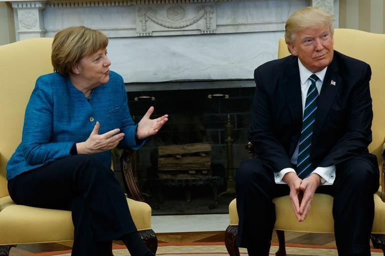Trump-Merkel görüşmesinde Tokalaşma krizi