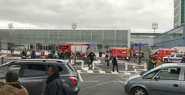Son dakika Fransanın başkenti Pariste peş peşe saldırılar