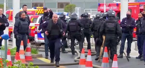 Son dakika Fransanın başkenti Pariste peş peşe saldırılar