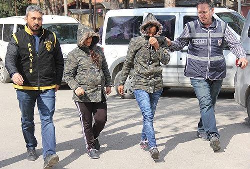 Adana’da evlerin kapısını açarak hırsızlık yapan biri hamile 4 kadın yakalandı