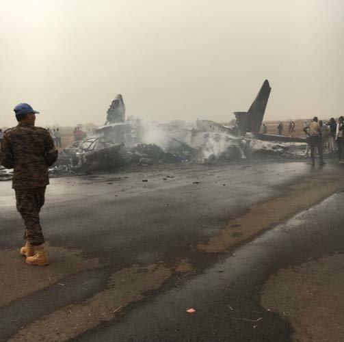 Güney Sudanda yolcu uçağı düştü