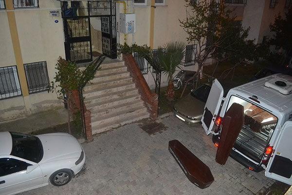 İzmirde bıçaklanarak öldürülen kadın, naylon poşete sarılmış halde bulundu