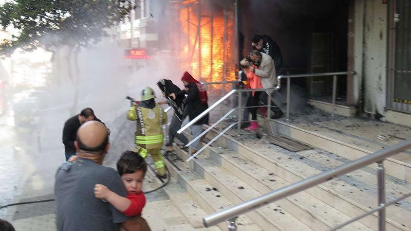 İstanbul Maltepede korkutan yangın 5 katlı binada mahsur kaldılar