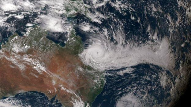 Debbie Kasırgası Avustralyada ana karaya ulaştı