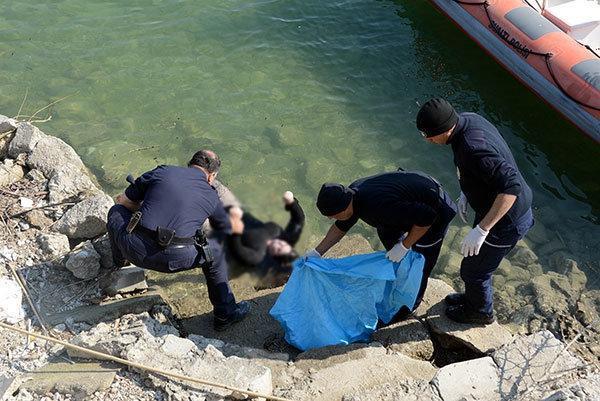Adanada yol çalışması yapan işçiler kadın cesedi buldu