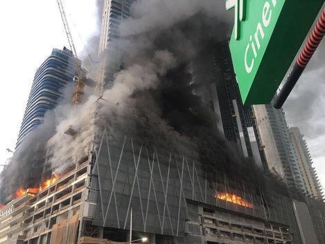 Dubaide 60 katlı binada yangın çıktı