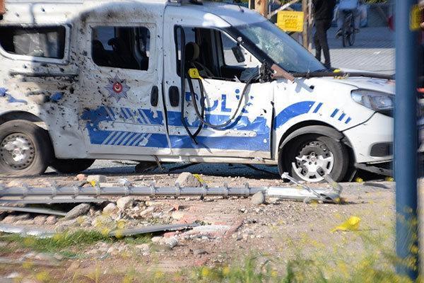 Mersinde bombalı saldırı: 2 polis yaralandı