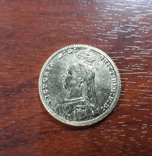 İngiltere Kraliçesi Victorianın altın paraları Adanada bulundu