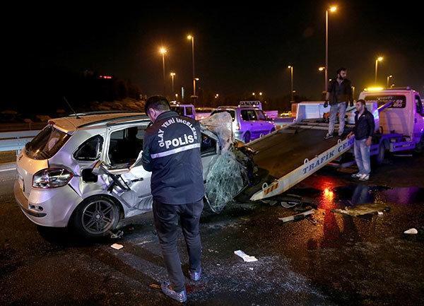 Zeytinburnunda korkunç kaza: 1 ölü, 2 yaralı