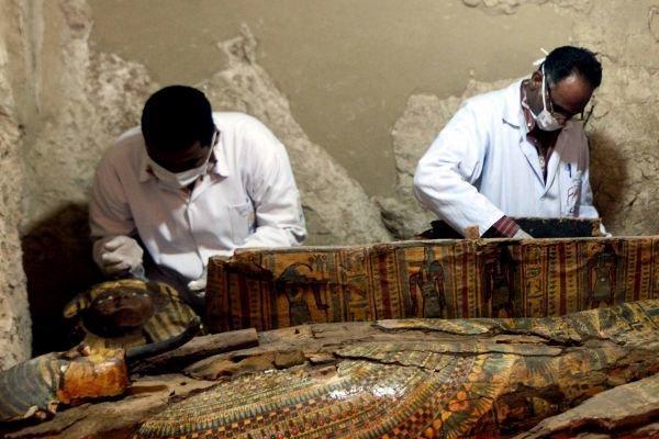 Firavun dönemine ait 6 mumya bulundu