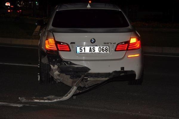 Antalyada iki otomobil kafa kafaya çarpıştı
