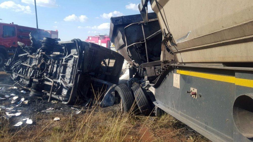 Güney Afrika’da otobüs kazası: 20 öğrenci öldü