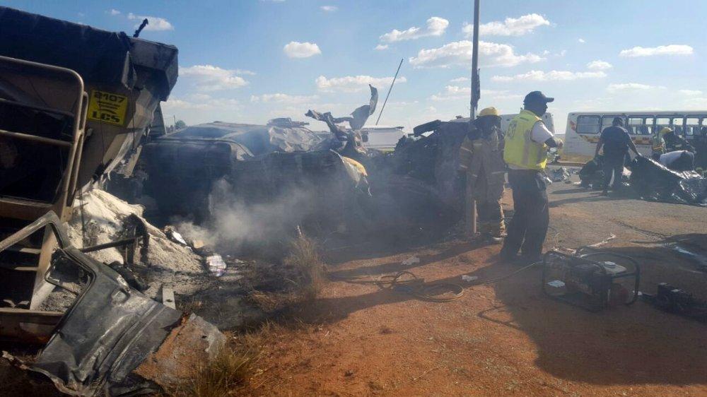 Güney Afrika’da otobüs kazası: 20 öğrenci öldü