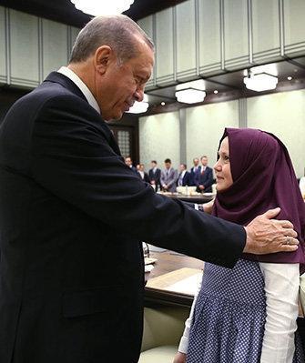 23 Nisan nedeniyle Erdoğan koltuğunu devretti