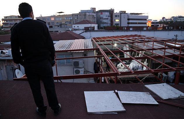 Kuyumcular Çarşısının çatısında tadilat yapan ustalara hırsız gözaltısı
