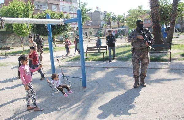 Adanadaki çocuk parkından uyuşturucu fışkırdı