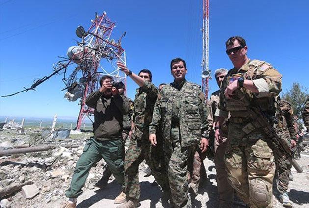 Amerikan askerleri, Karaçokta TSK’nın bombaladığı yerleri YPGlilerle inceledi