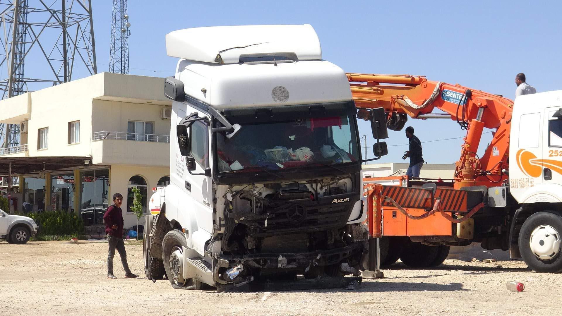 Mardinde tanker otomobili biçti: 2 ölü