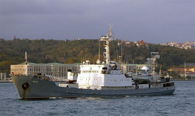 İstanbul Boğazı açıklarında Rus savaş gemisi kargo gemisiyle çarpıştı