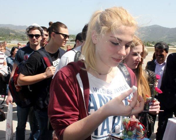 Rus turist kafilesi Antalya’ya geldi