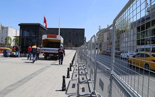 1 Mayıs arifesinde Taksim Meydanı bariyerlerle kapatıldı