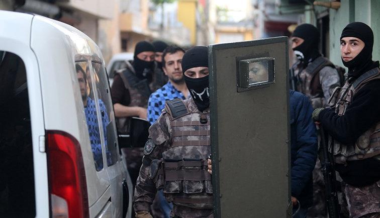 Adanada şafak vakti 750 polisle operasyon