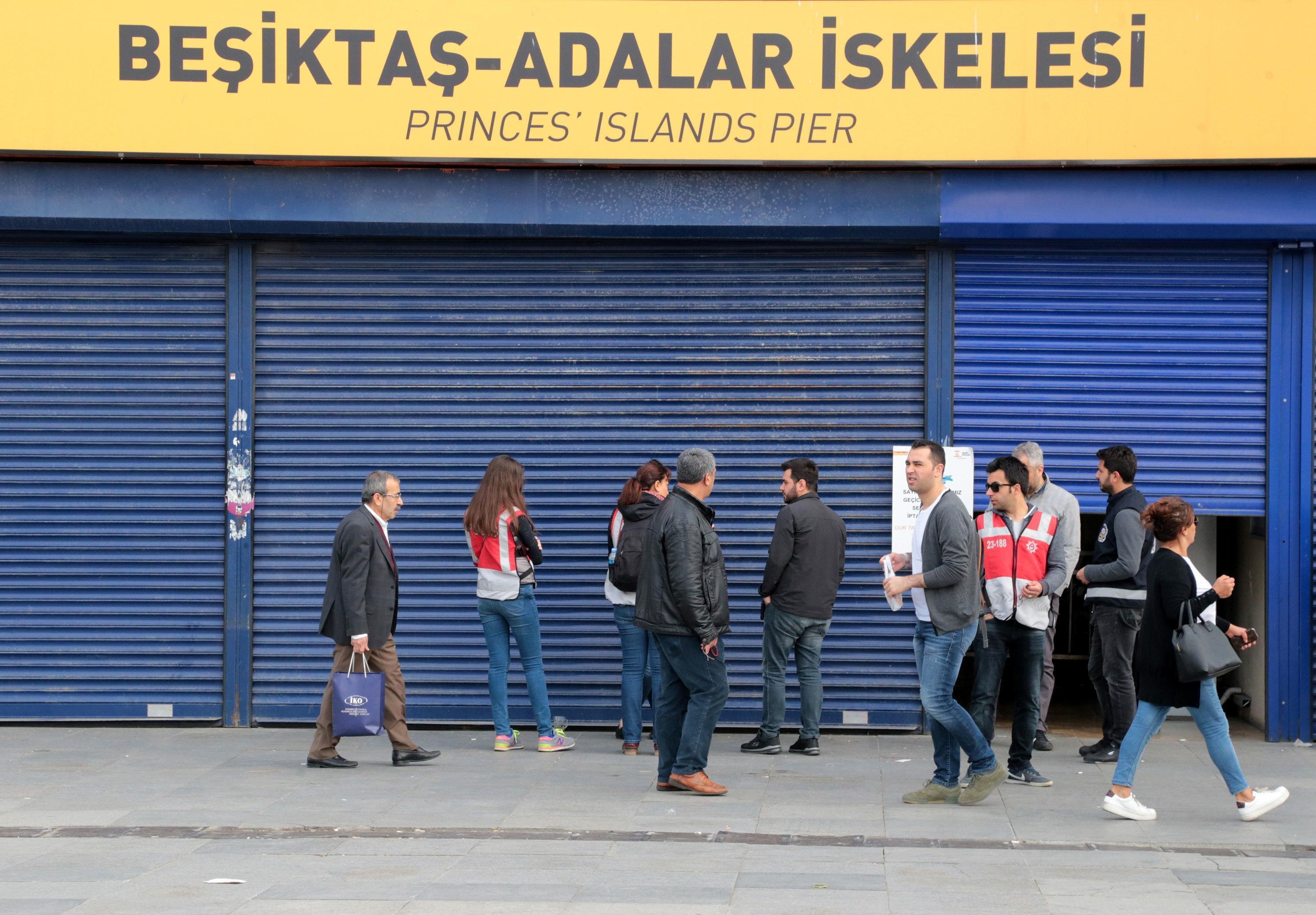 İstanbullular vapur seferlerinin iptal edilmesine tepki gösterdi