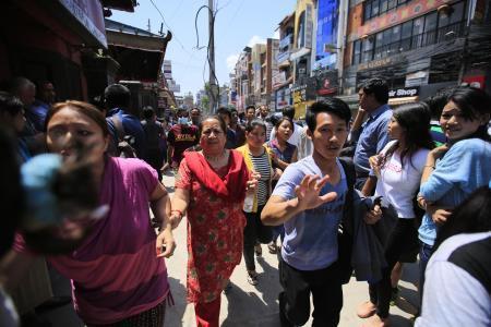 Nepalde 7,4 büyüklüğünde deprem