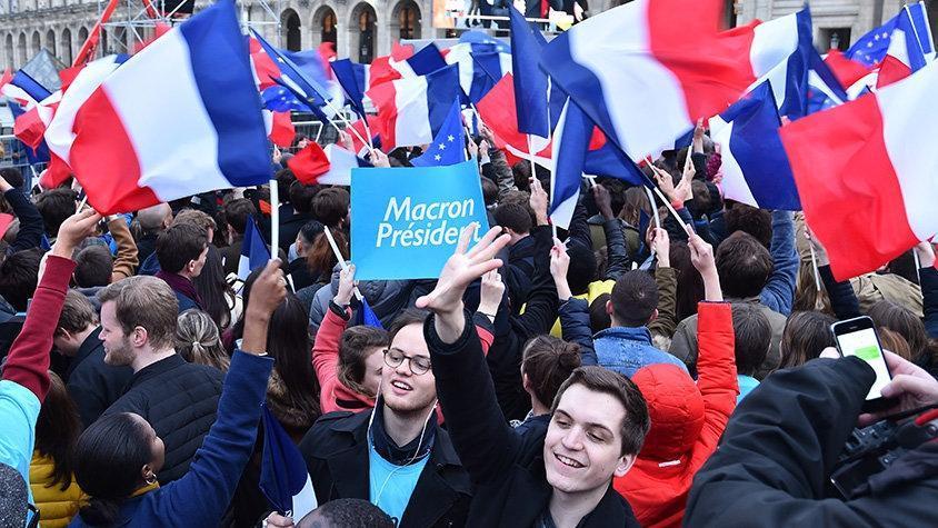 Fransanın yeni cumhurbaşkanı Emmanuel Macron oldu