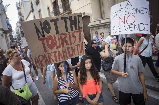 Barcelonada edepsiz turist isyanı