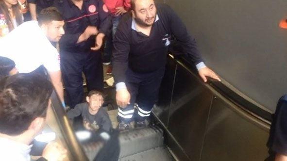 Taksimde turist kadının ayağı yürüyen merdivene sıkıştı