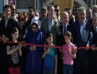 Başbakan, eğlence merkezi Vialandı açtı