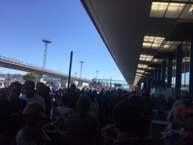 Pariste Orly Havalimanında bomba alarmı
