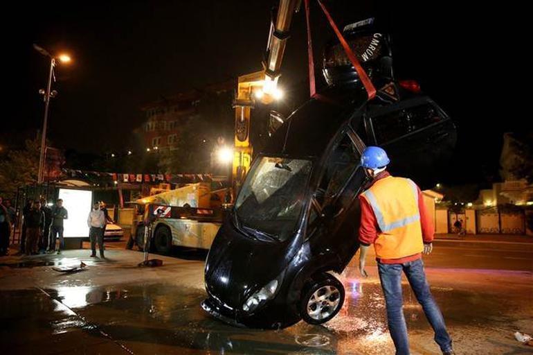 İstanbulda akılalmaz olay Eşiyle tartıştı, arabayı denize attı
