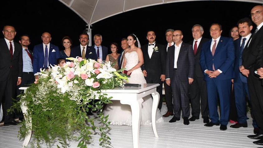 Çukurova Belediye Başkanı Soner Çetin kendi kızının nikahını kıydı