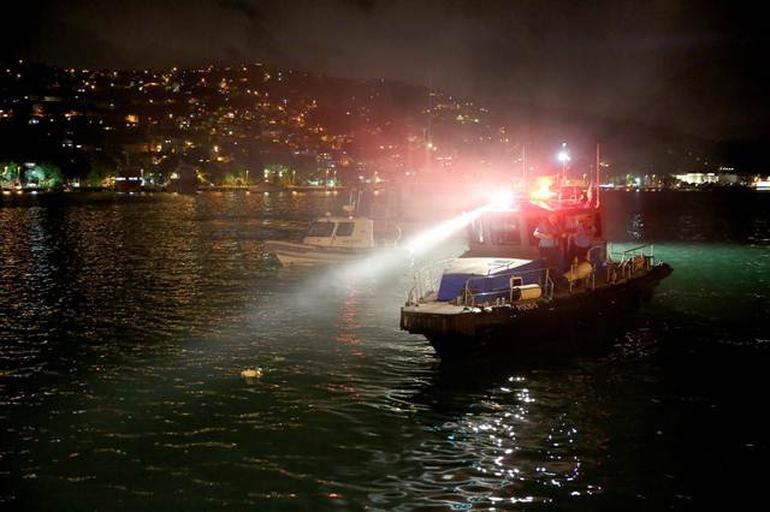 İstanbulda akılalmaz olay Eşiyle tartıştı, arabayı denize attı