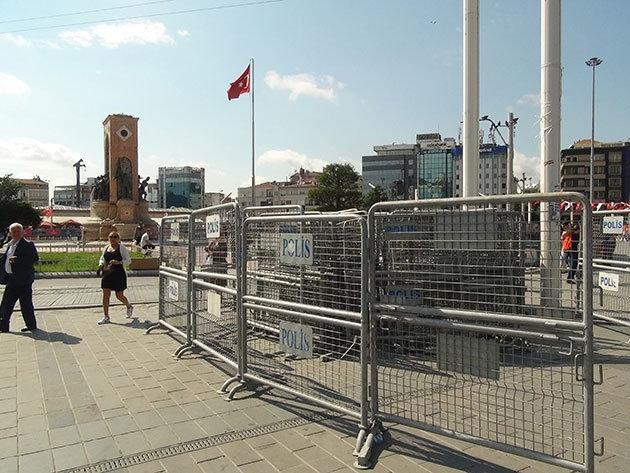 4üncü yıl dönümünde Gezi Parkının çevresi bariyerlerle çevrildi