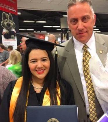 Hayatını kurtardığı küçük kızın mezuniyetini gördü