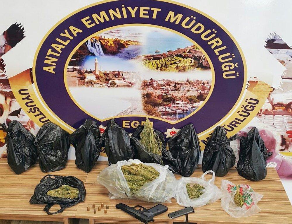 Antalyada 61 kilo uyuşturucu ele geçirildi
