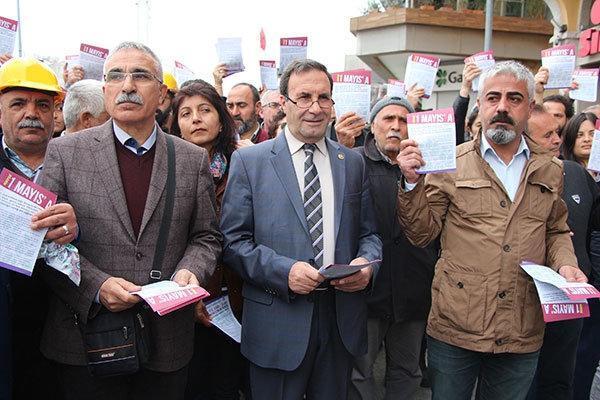 Baret takarak bildiri dağıtmak isteyen HDPlilere polis izin vermedi