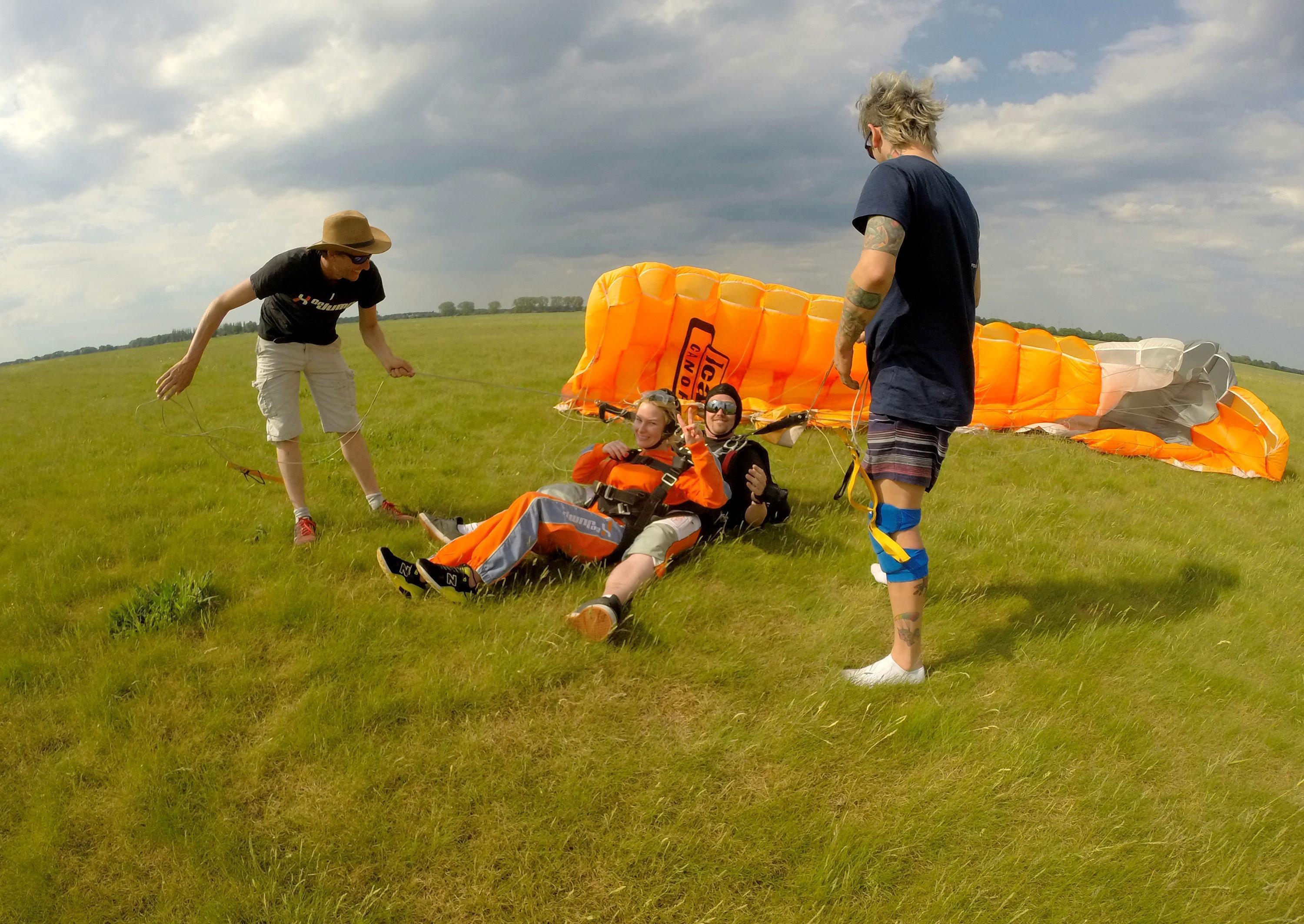 Ölümle yaşam arasında uçmak: Skydiving