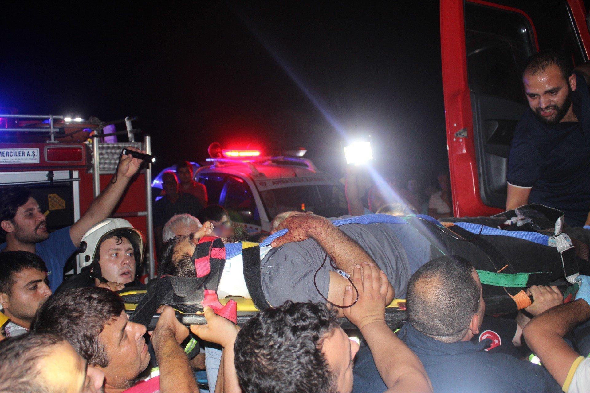 Antalyada kamyonda sıkışan genç 2 saatte kurtarıldı