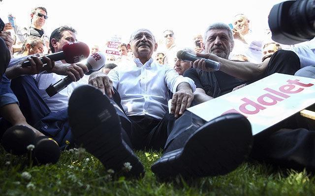 Kemal Kılıçdaroğlu Skechers ayakkabılarla yürüyecek
